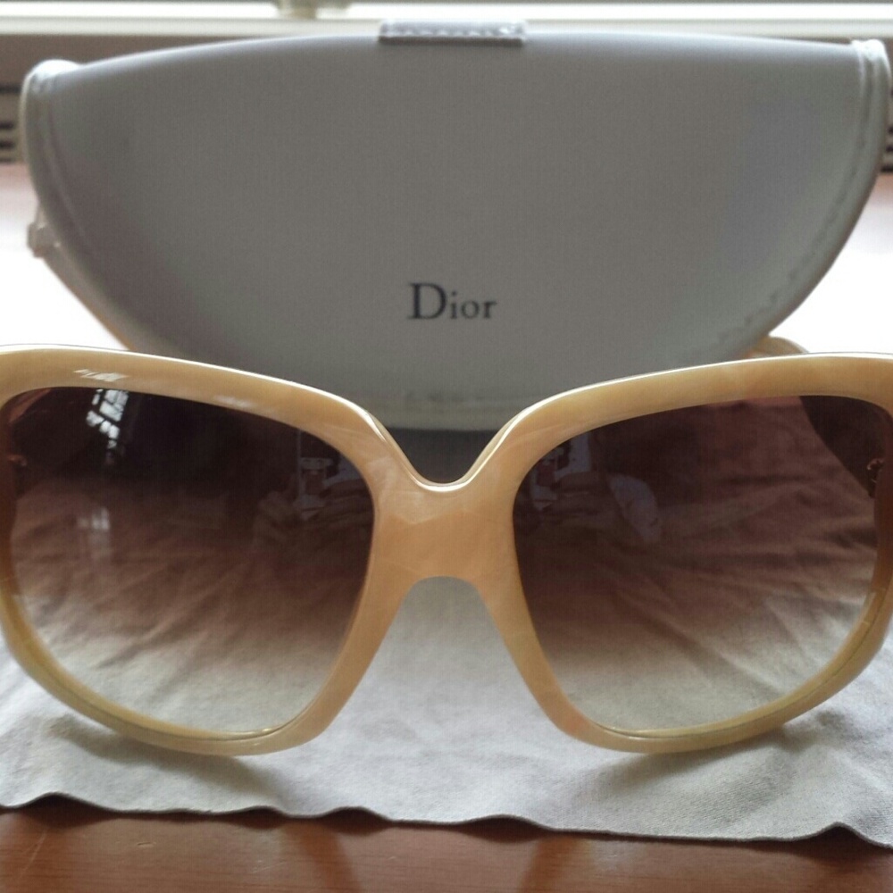 Dior sunglass